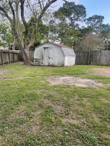 7202 Meadowlark Lane, Texas City, TX 77591