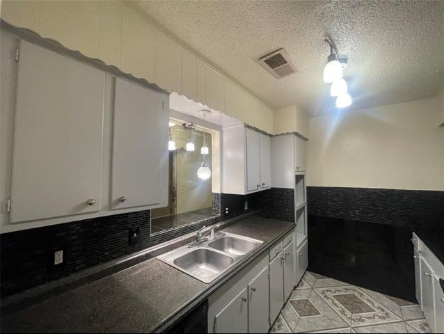 7202 Meadowlark Lane, Texas City, TX 77591