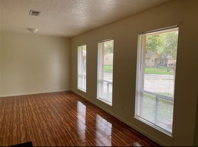 7202 Meadowlark Lane, Texas City, TX 77591