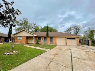 7202 Meadowlark Lane, Texas City, TX 77591