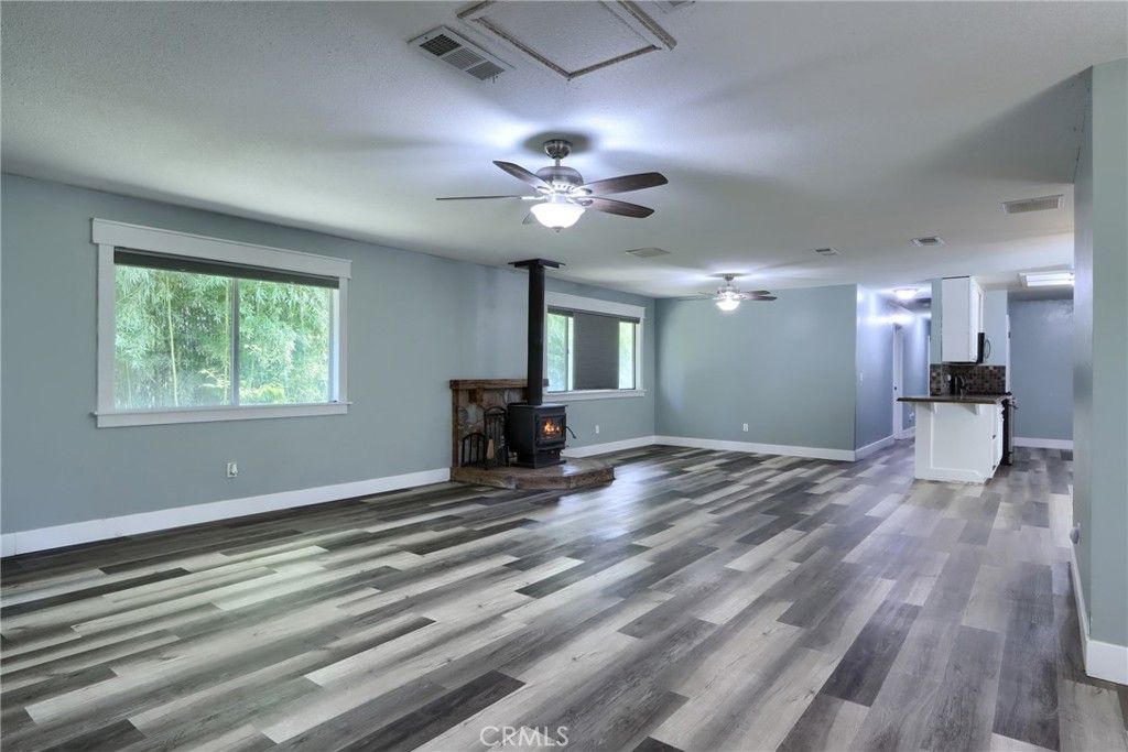 Image 6 of property listing at 30658 Holiday, Coarsegold, CA 93614