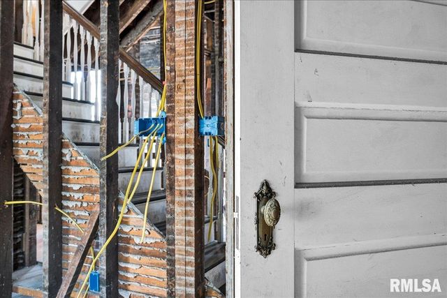 401 W ARMSTRONG Avenue, Peoria, IL 61604