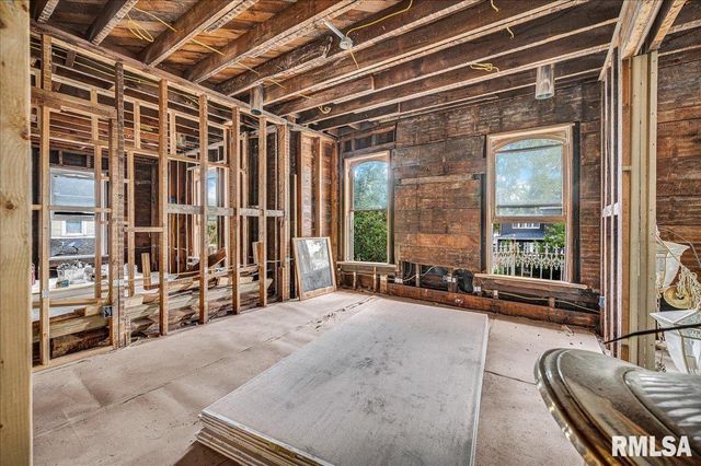 401 W ARMSTRONG Avenue, Peoria, IL 61604