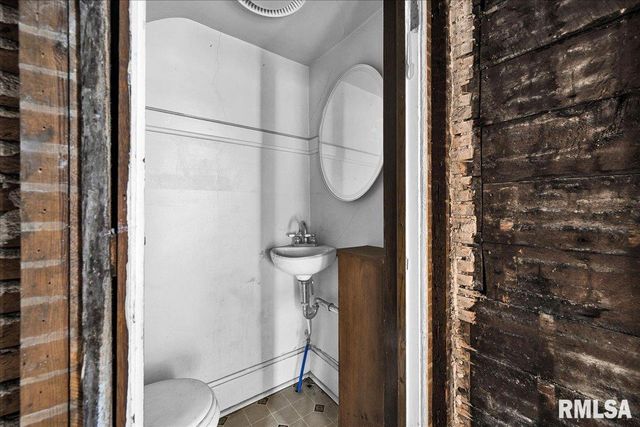 401 W ARMSTRONG Avenue, Peoria, IL 61604