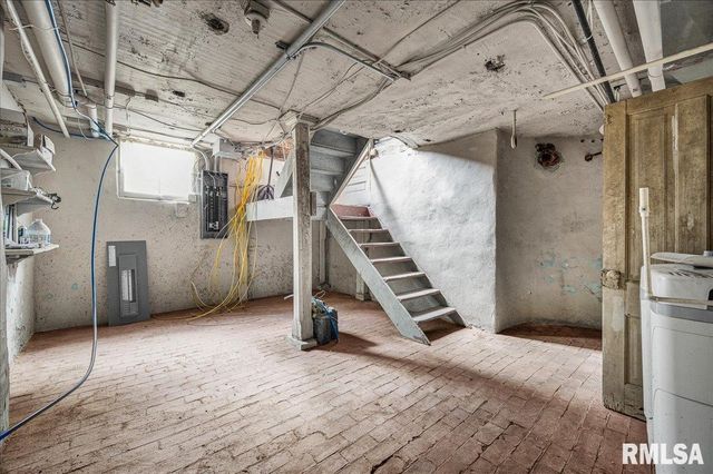 401 W ARMSTRONG Avenue, Peoria, IL 61604