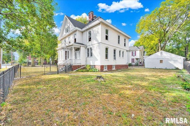 401 W ARMSTRONG Avenue, Peoria, IL 61604