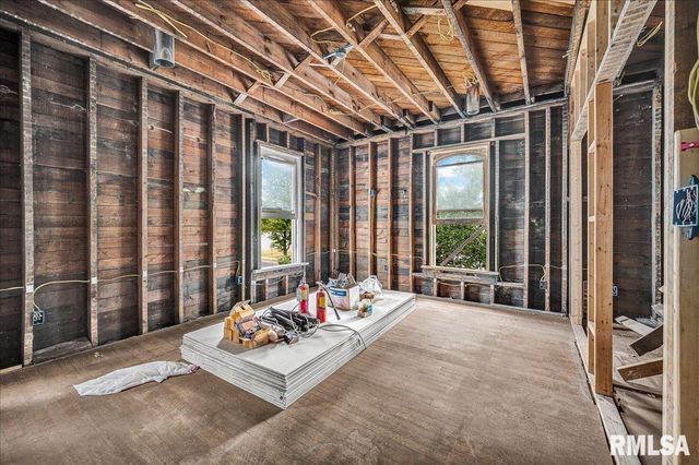 401 W ARMSTRONG Avenue, Peoria, IL 61604