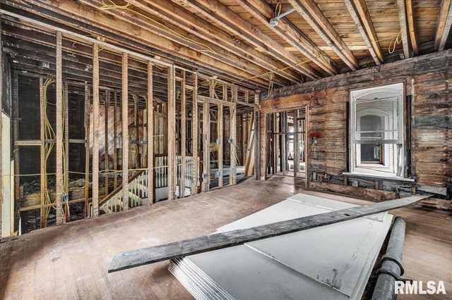 401 W ARMSTRONG Avenue, Peoria, IL 61604