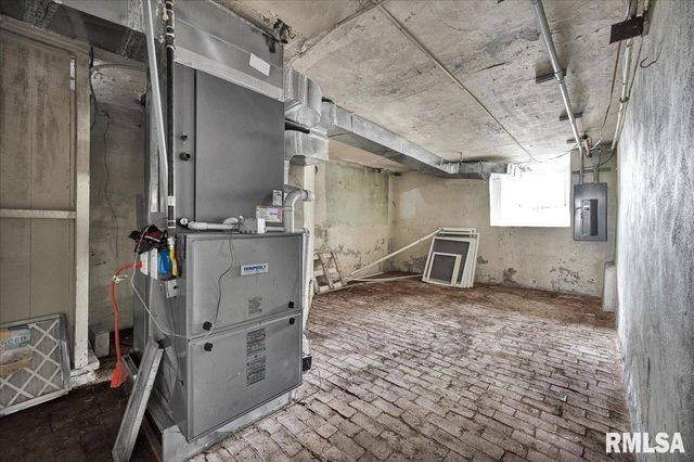 401 W ARMSTRONG Avenue, Peoria, IL 61604