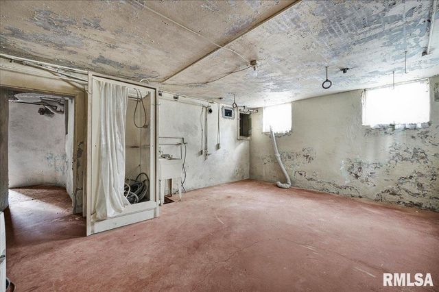 401 W ARMSTRONG Avenue, Peoria, IL 61604