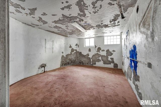 401 W ARMSTRONG Avenue, Peoria, IL 61604