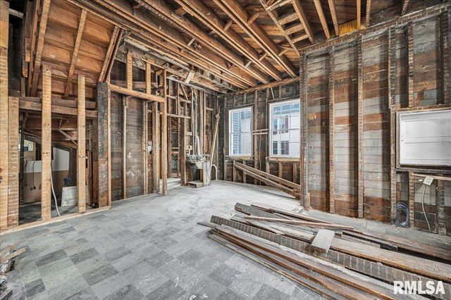 401 W ARMSTRONG Avenue, Peoria, IL 61604