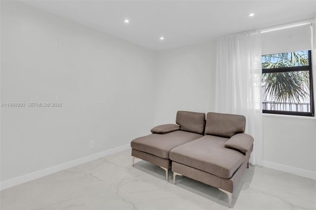 20441 NE 30th Ave 424-9, Aventura, FL 33180