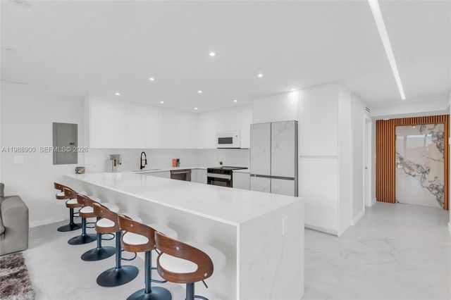 20441 NE 30th Ave 424-9, Aventura, FL 33180