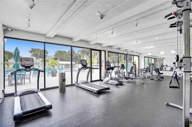 20441 NE 30th Ave 424-9, Aventura, FL 33180