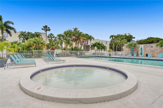 20441 NE 30th Ave 424-9, Aventura, FL 33180