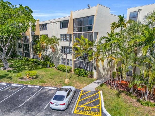 20441 NE 30th Ave 424-9, Aventura, FL 33180