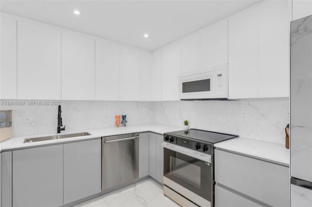 20441 NE 30th Ave 424-9, Aventura, FL 33180