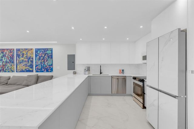 20441 NE 30th Ave 424-9, Aventura, FL 33180