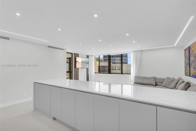 20441 NE 30th Ave 424-9, Aventura, FL 33180