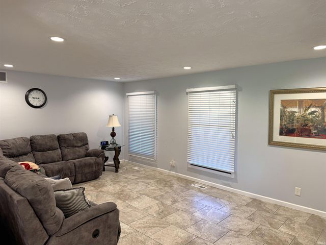 3137 W Tam O Shanter Drive, Crawfordsville, IN 47933