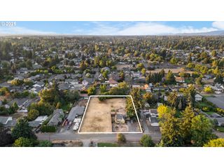 185 FERNDALE Dr, Eugene, OR 97404