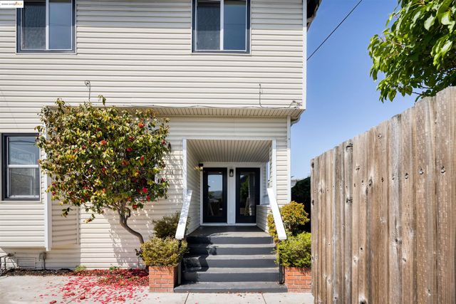 2914 Stanton St, Berkeley, CA 94702