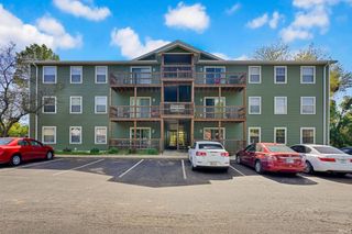 3220 E John Hinkle Pl Apt B, Bloomington, IN 47408