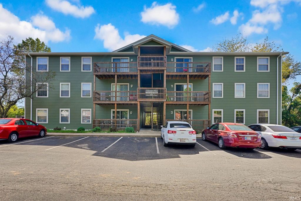 3220 E John Hinkle Pl Apt B, Bloomington, IN 47408