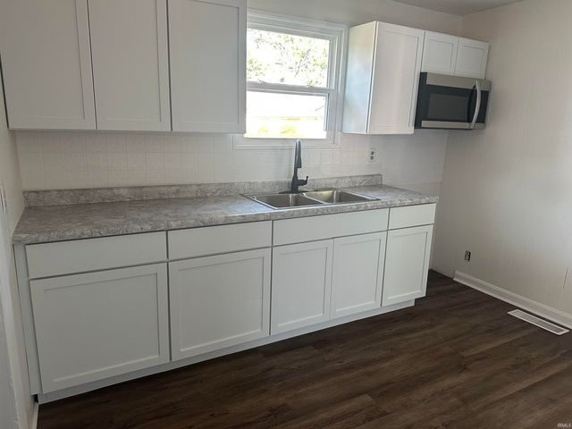 1110 Brookside Drive, Evansville, IN 47714