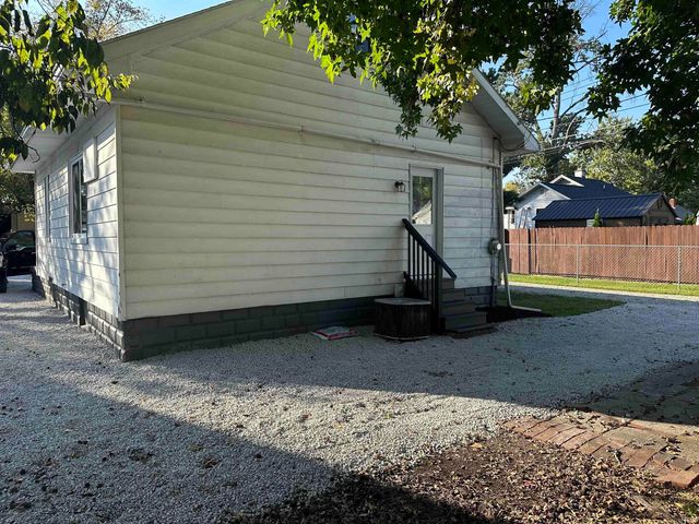 1110 Brookside Drive, Evansville, IN 47714