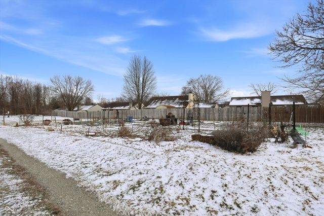 104 Knoll Court C, Noblesville, IN 46062