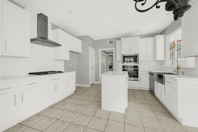 202 Cascade Pines Drive, Houston, TX 77049