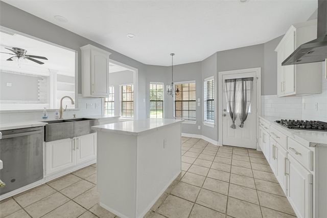 202 Cascade Pines Drive, Houston, TX 77049