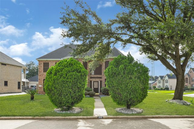 202 Cascade Pines Drive, Houston, TX 77049