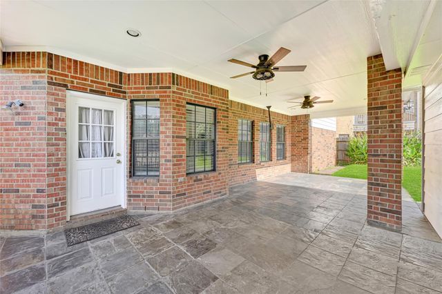 202 Cascade Pines Drive, Houston, TX 77049