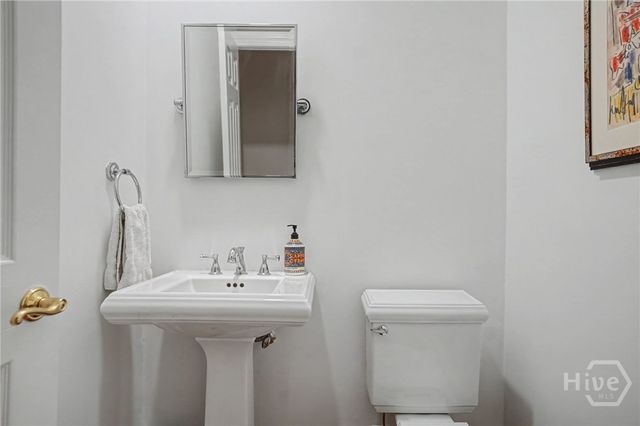 6 Oak Glade Court, Savannah, GA 31411