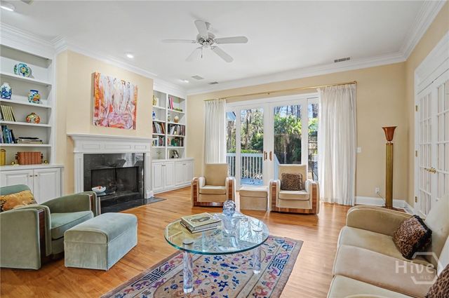 6 Oak Glade Court, Savannah, GA 31411