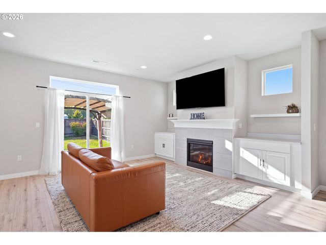 501 N RUSSET Pl, Ridgefield, WA 98642