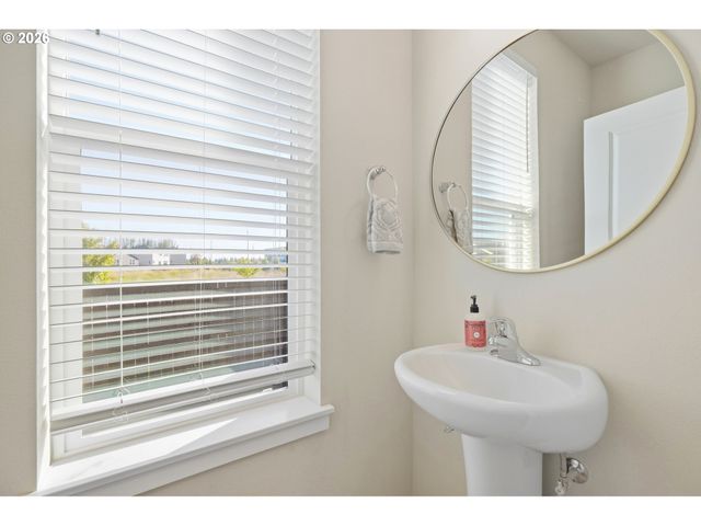 501 N RUSSET Pl, Ridgefield, WA 98642