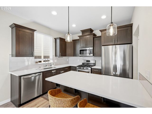 501 N RUSSET Pl, Ridgefield, WA 98642