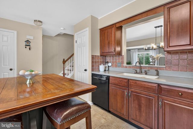 207 PINE BRIDGE LN, Lancaster, PA 17603