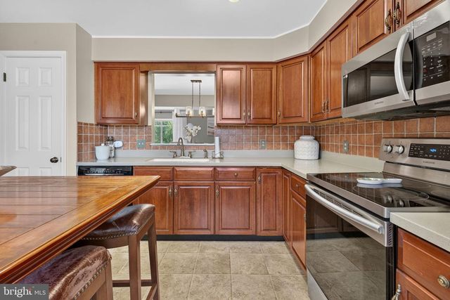 207 PINE BRIDGE LN, Lancaster, PA 17603