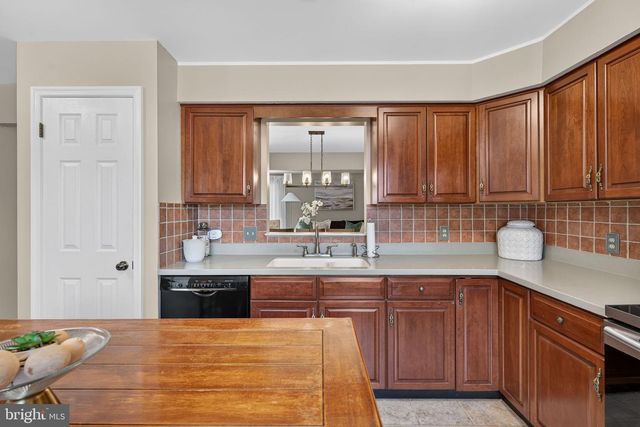207 PINE BRIDGE LN, Lancaster, PA 17603
