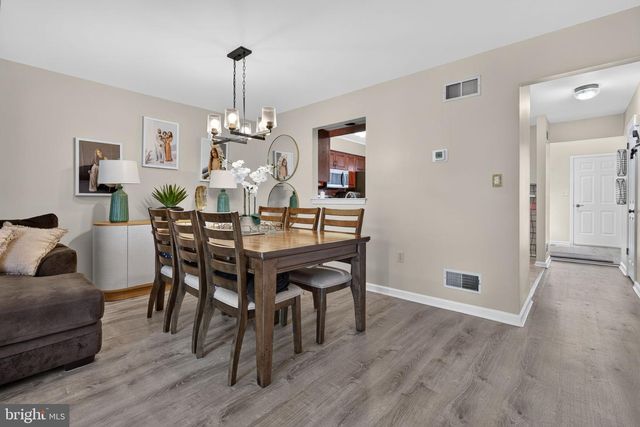 207 PINE BRIDGE LN, Lancaster, PA 17603