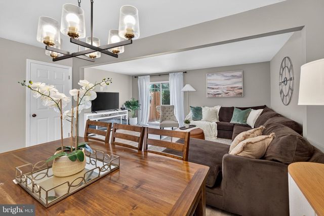 207 PINE BRIDGE LN, Lancaster, PA 17603