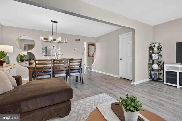 207 PINE BRIDGE LN, Lancaster, PA 17603