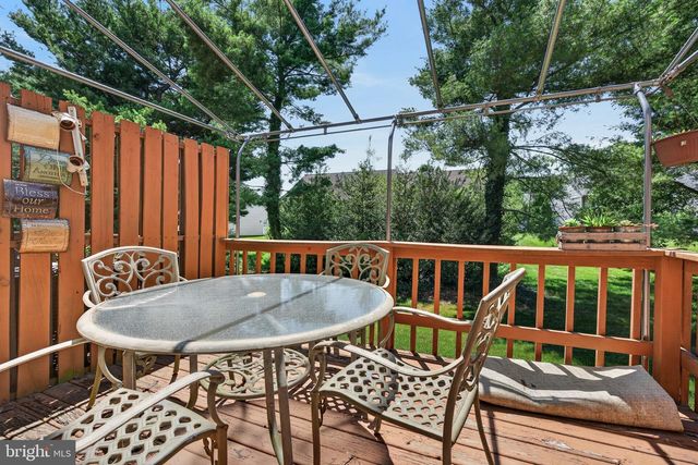 207 PINE BRIDGE LN, Lancaster, PA 17603