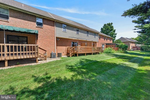 207 PINE BRIDGE LN, Lancaster, PA 17603