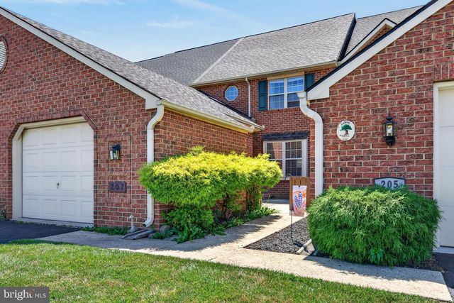 207 PINE BRIDGE LN, Lancaster, PA 17603